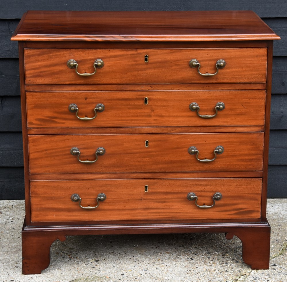 Fine Quality Georgian Mahogany Chest With Fitted Top Drawer, Circa 1770.