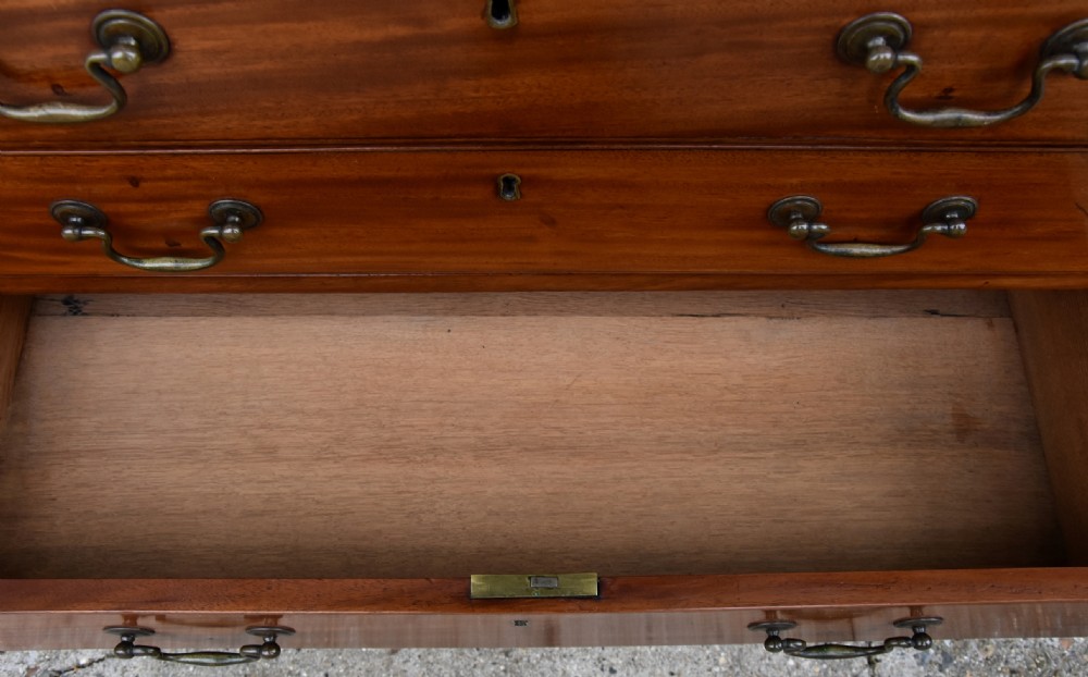 Fine Quality Georgian Mahogany Chest With Fitted Top Drawer, Circa 1770. View IX