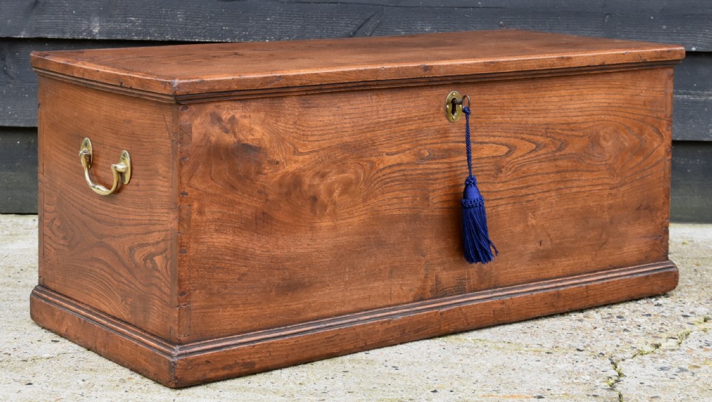 Beautiful Small Proportioned Georgian Elm Box, Circa 1800. View III