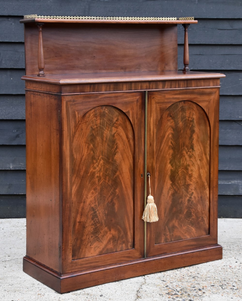 Excellent Quality Regency Mahogany Side Cabinet, Circa 1830.