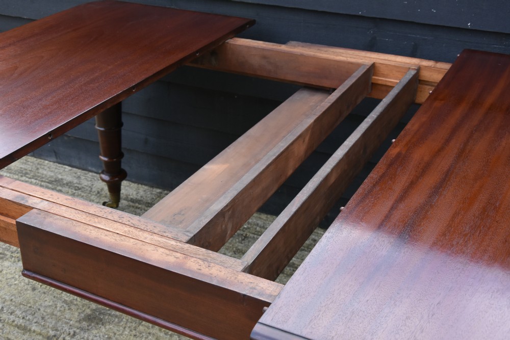 Large Extending Mahogany Dining Table, Pull-out C.1830 (seats 10 People). View X