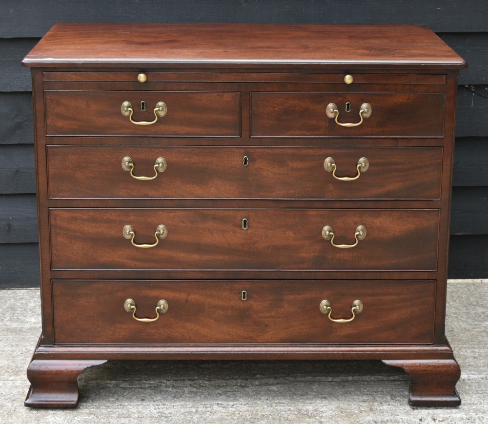 Superb Georgian Mahogany Chest Of Drawers C.1750 With Brushing Slide.