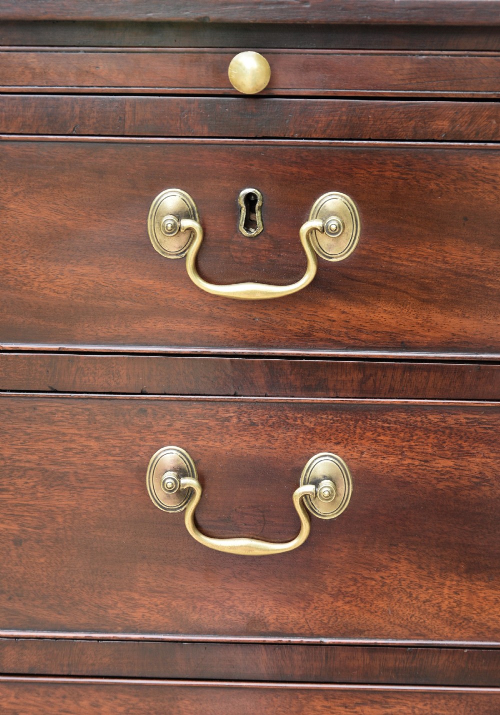 Superb Georgian Mahogany Chest Of Drawers C.1750 With Brushing Slide. View III