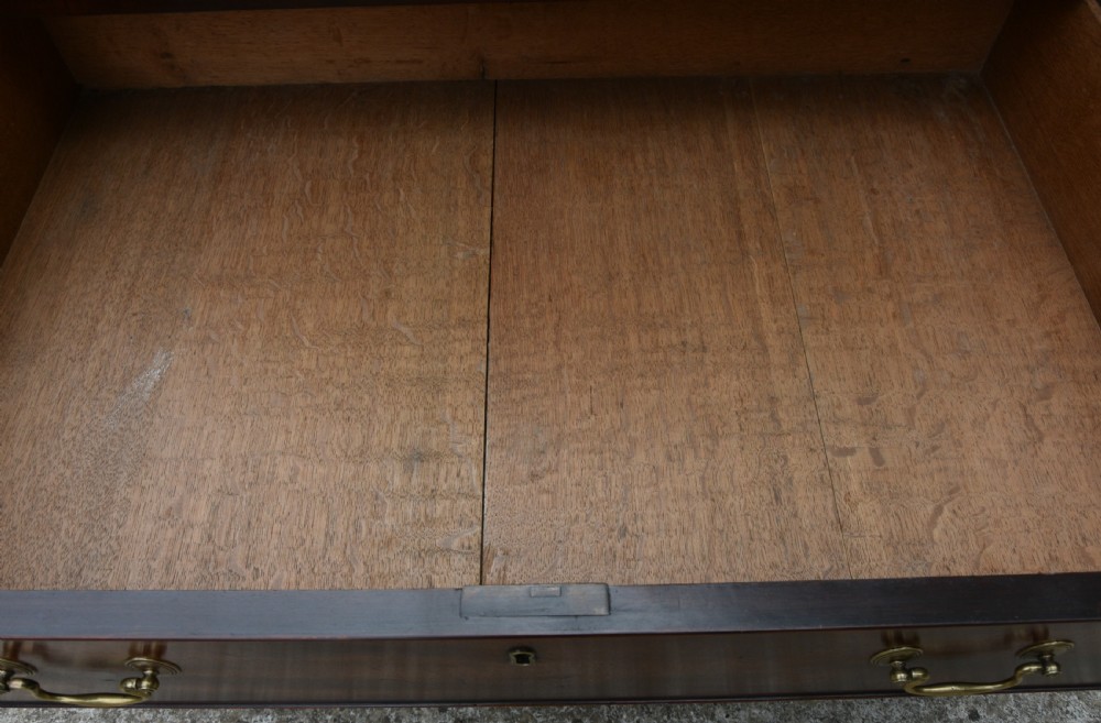 Superb Georgian Mahogany Chest Of Drawers C.1750 With Brushing Slide. View VII
