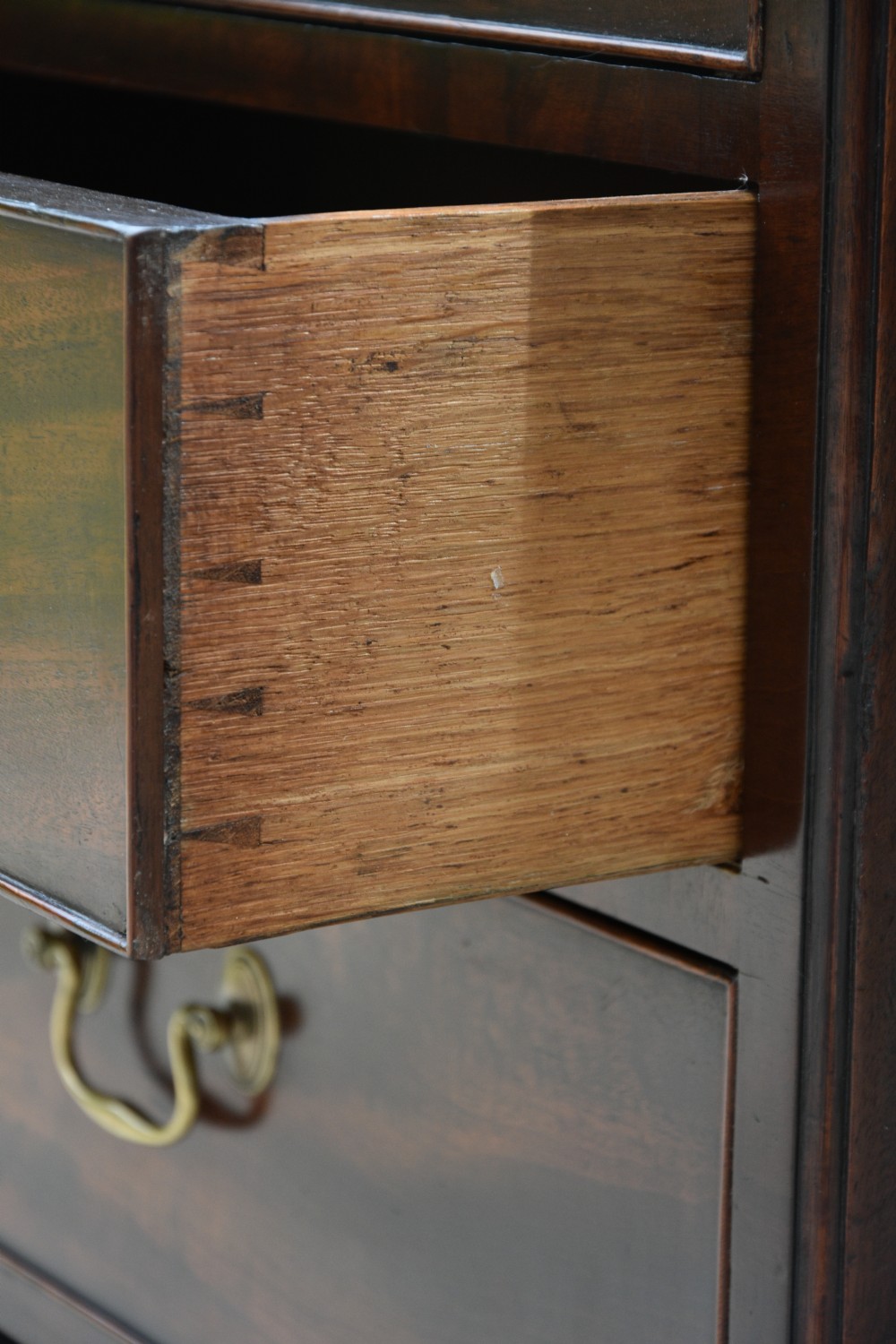 Superb Georgian Mahogany Chest Of Drawers C.1750 With Brushing Slide. View VIII