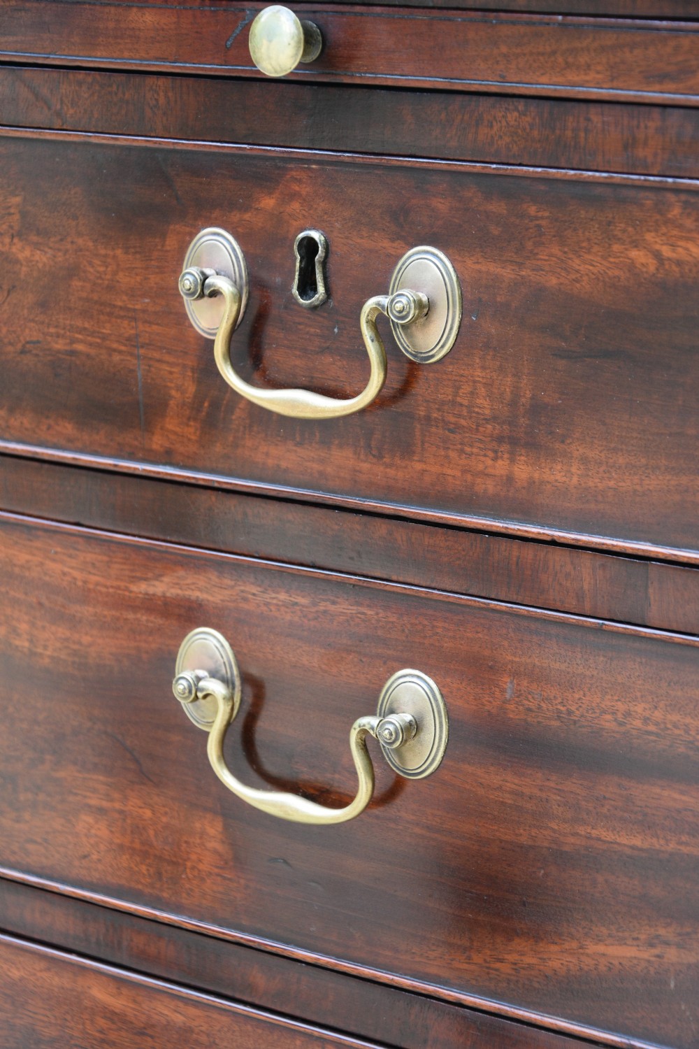 Superb Georgian Mahogany Chest Of Drawers C.1750 With Brushing Slide. View IX