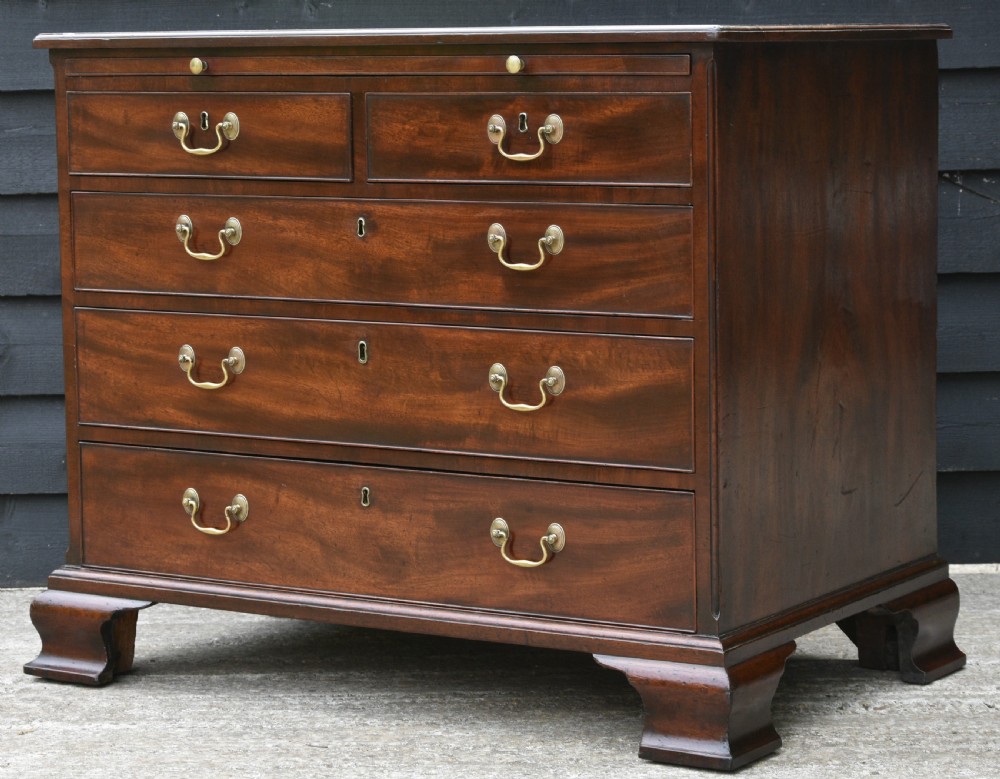 Superb Georgian Mahogany Chest Of Drawers C.1750 With Brushing Slide. View XI