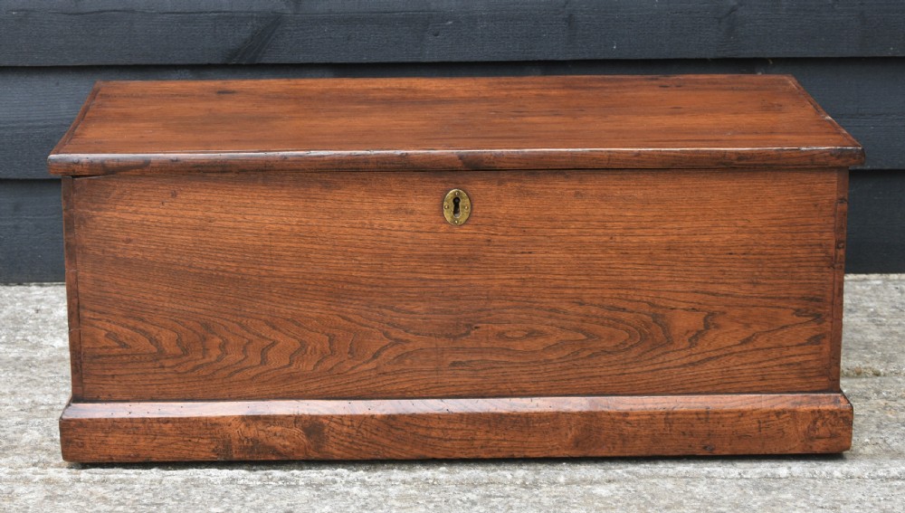 Lovely Georgian Elm Blanket Box C.1800, Small Proportions. View II