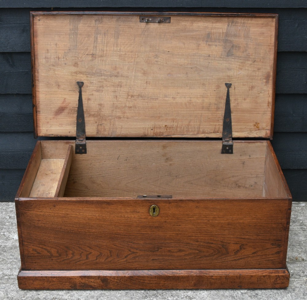 Lovely Georgian Elm Blanket Box C.1800, Small Proportions. View IV