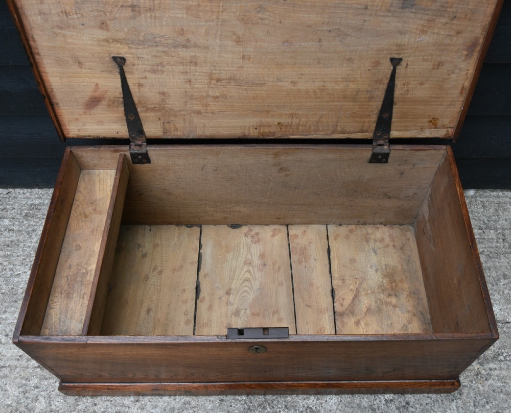 Lovely Georgian Elm Blanket Box C.1800, Small Proportions. View V