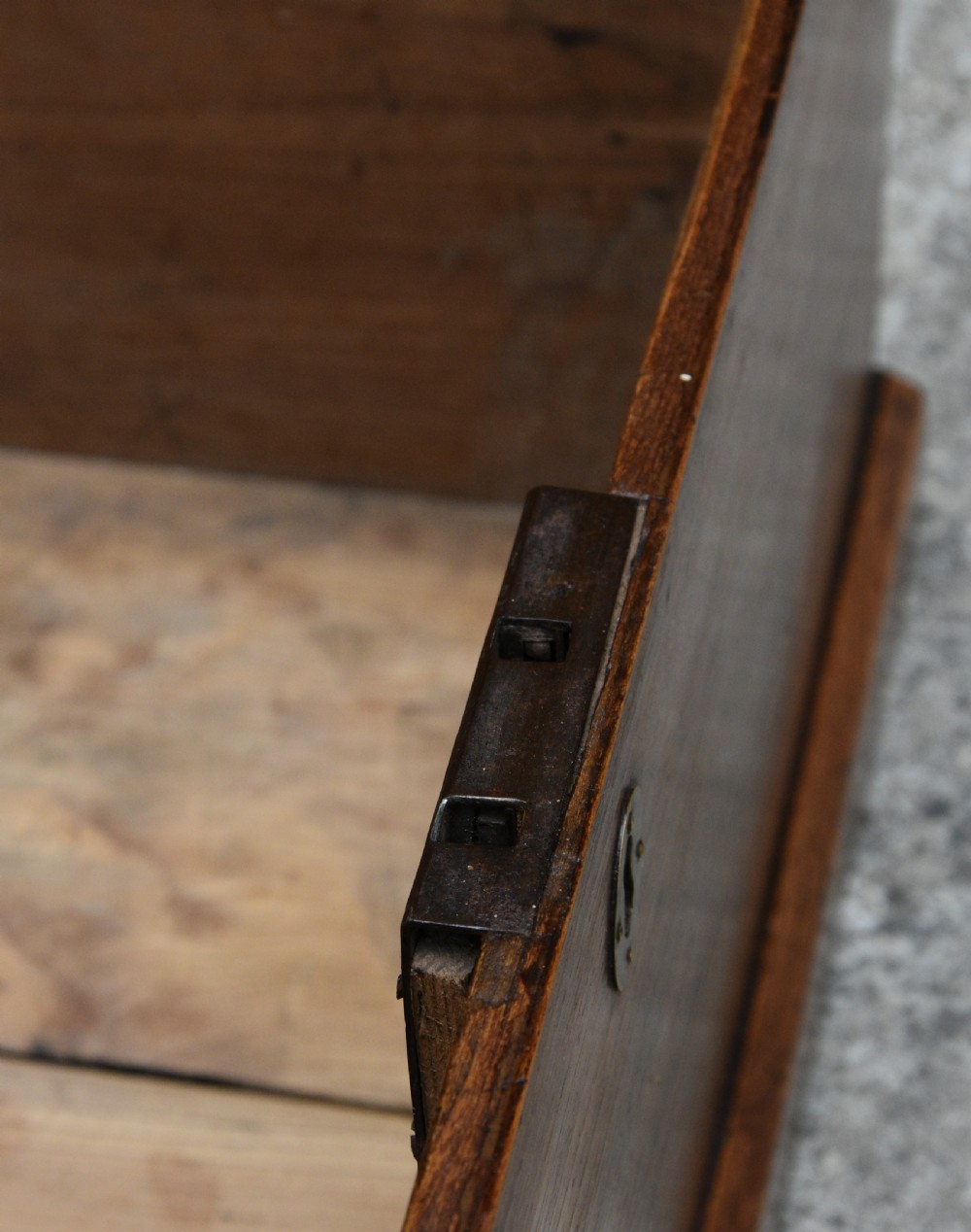 Lovely Georgian Elm Blanket Box C.1800, Small Proportions. View VI