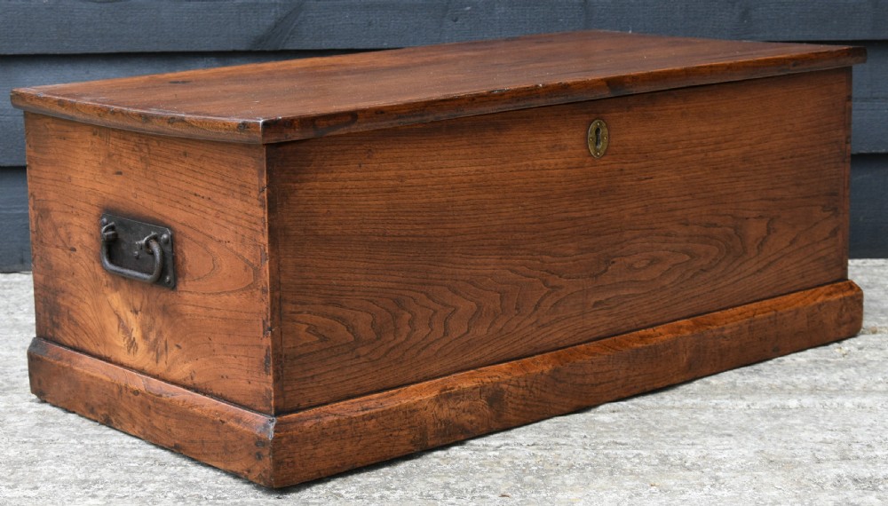 Lovely Georgian Elm Blanket Box C.1800, Small Proportions. View VIII