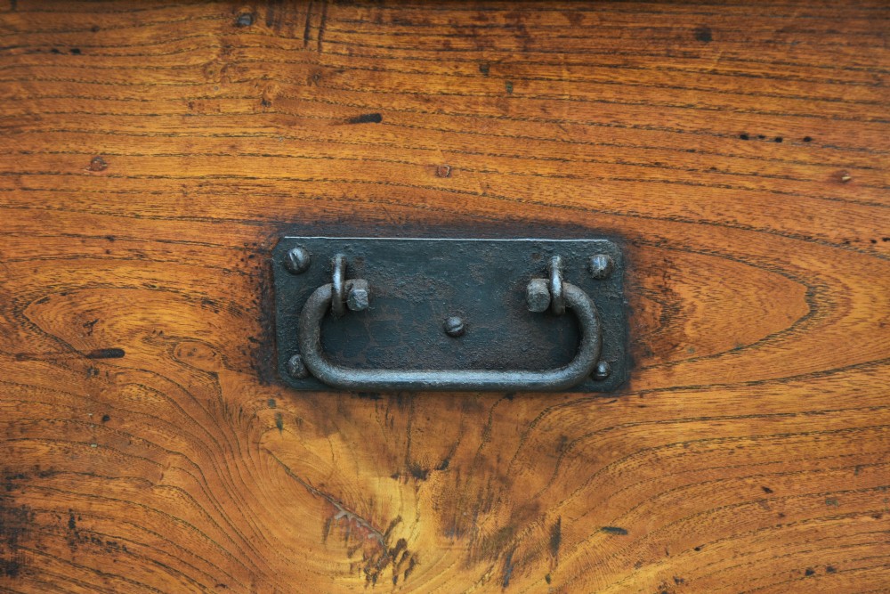 Lovely Georgian Elm Blanket Box C.1800, Small Proportions. View IX