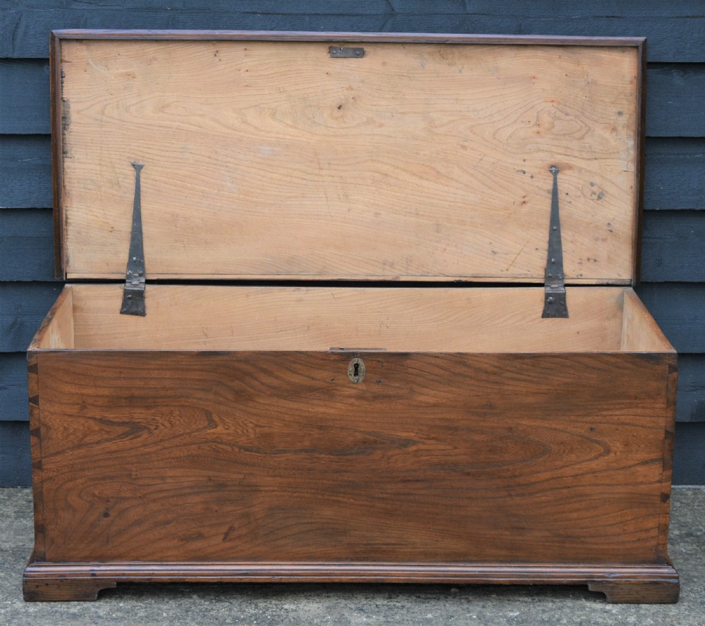 Lovely 19th Century Large Elm Blanket Box C.1830. View II