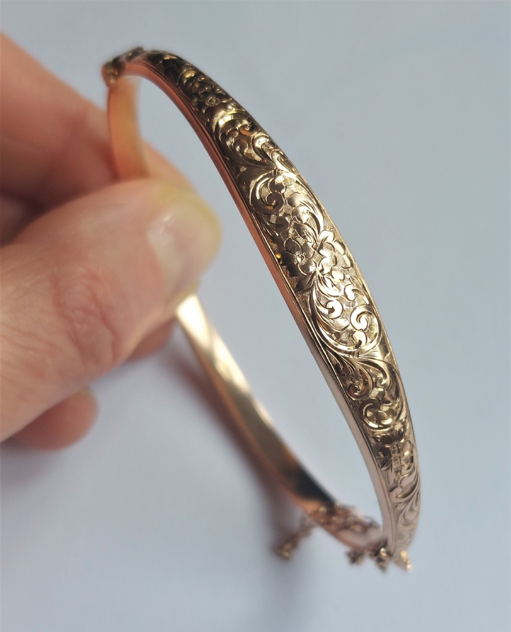 Beautiful Edwardian 9ct Rose Gold Bangle Bracelet, Engraved Floral & Foliate Decoration, Made By Smith & Pepper. View III