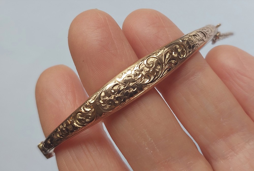 Beautiful Edwardian 9ct Rose Gold Bangle Bracelet, Engraved Floral & Foliate Decoration, Made By Smith & Pepper. View IV