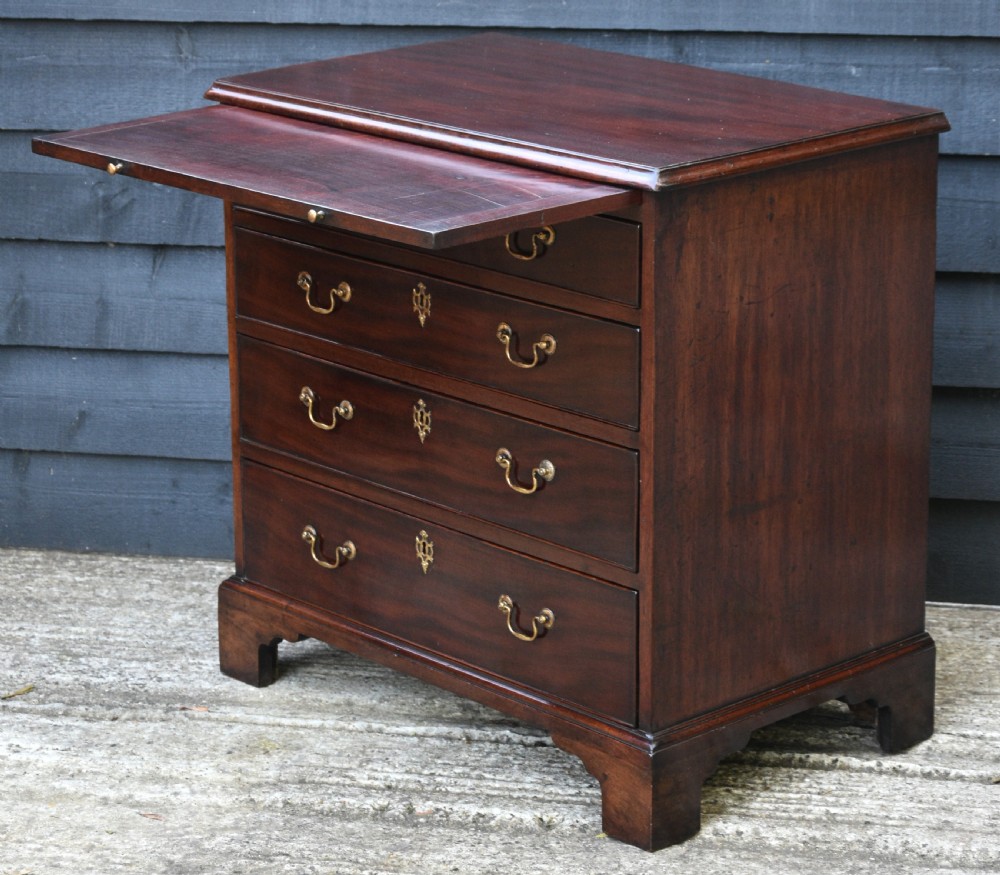 Excellent Georgian Mahogany Batchelors Chest of Drawers, Small Proportions. View V