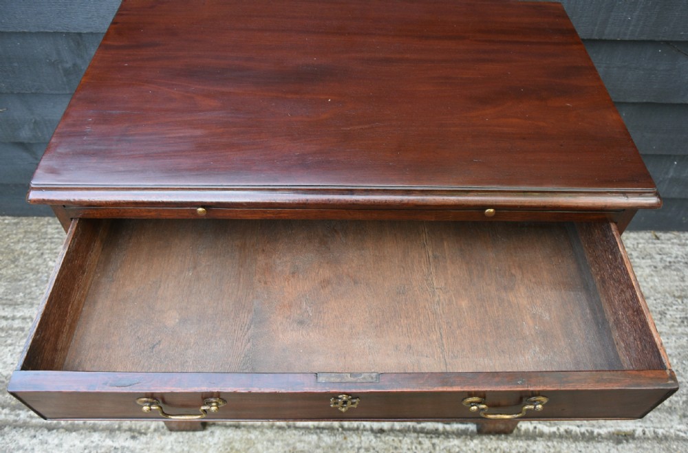 Excellent Georgian Mahogany Batchelors Chest of Drawers, Small Proportions. View IX