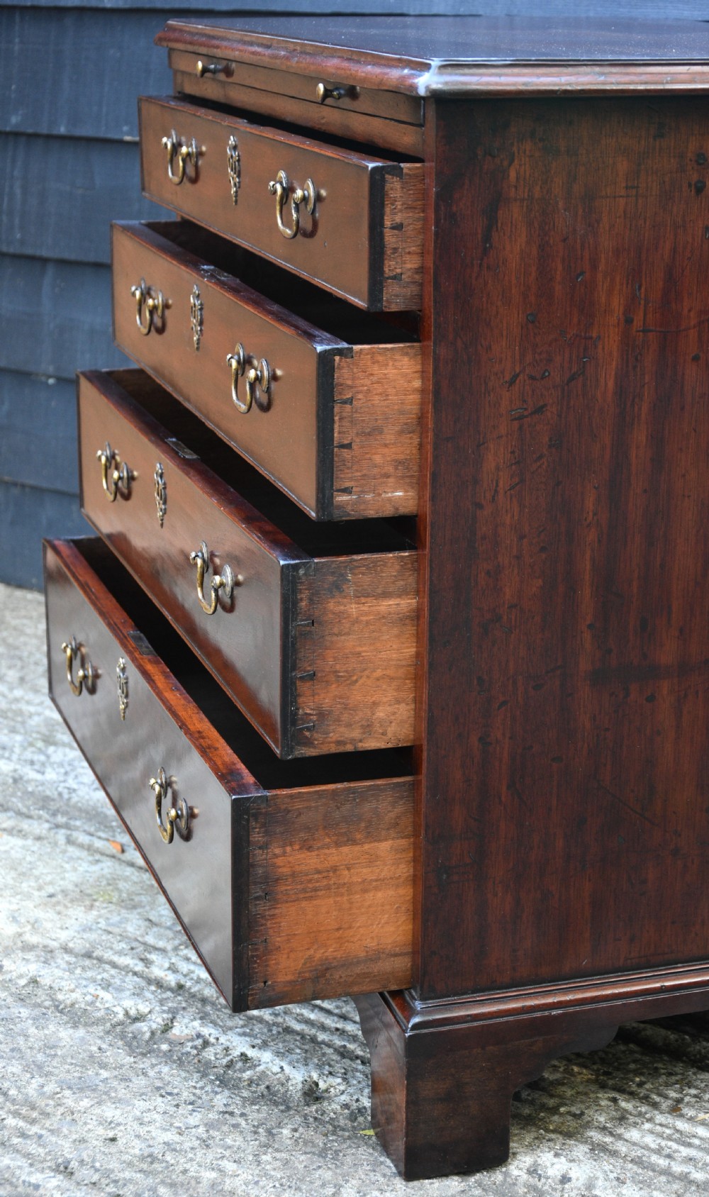 Excellent Georgian Mahogany Batchelors Chest of Drawers, Small Proportions. View XI