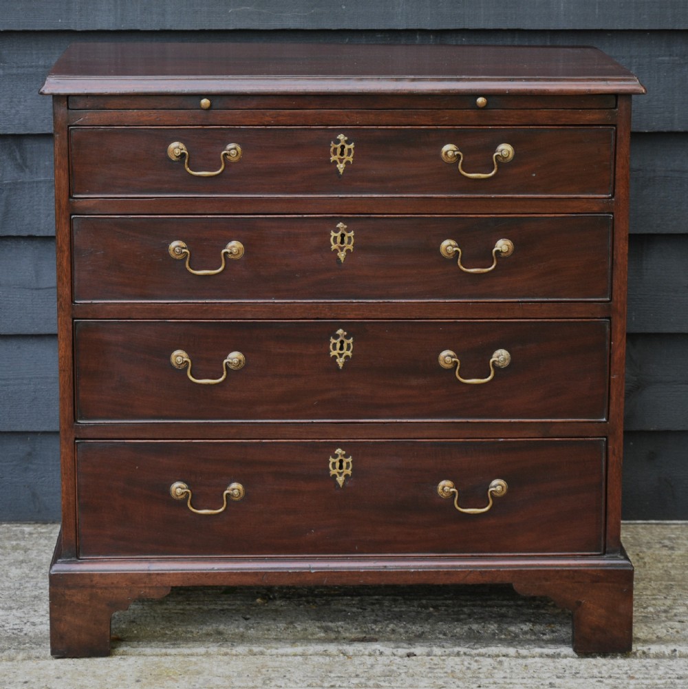 Excellent Georgian Mahogany Batchelors Chest of Drawers, Small Proportions. View XIII
