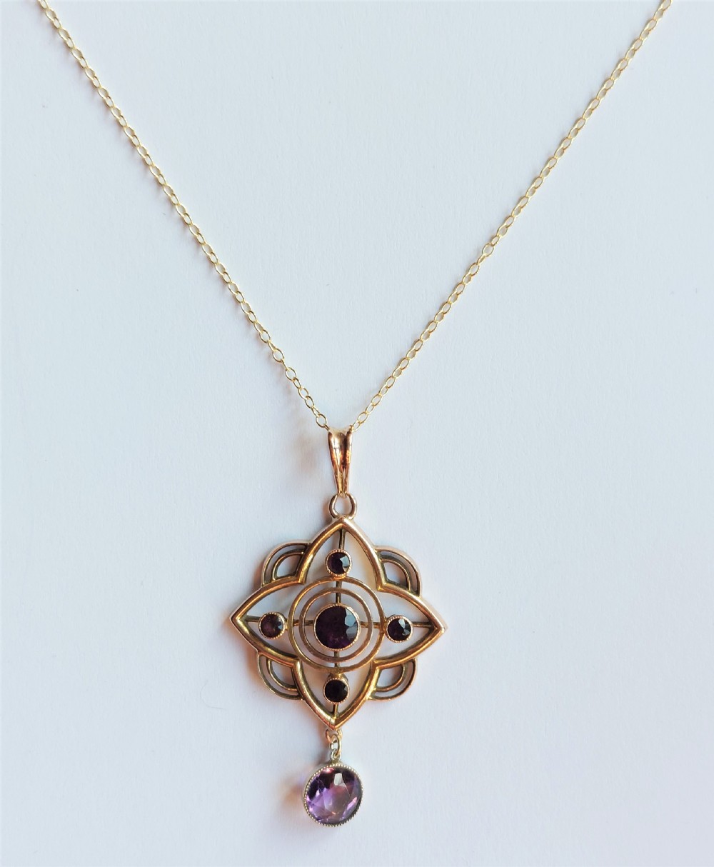 Beautiful Victorian Art Nouveau 9ct Gold Amethyst Lavalier Pendant & Chain.