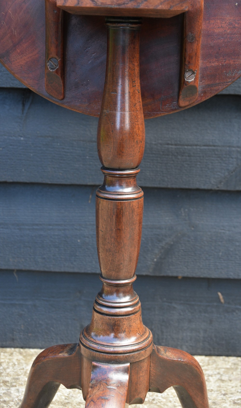 Handsome Georgian Mahogany Wine Table With Tilt-top C.1780. View V