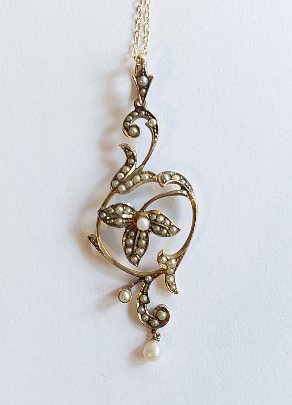 Beautiful Art Nouveau 9ct Gold & Seed Pearl Lavalier Pendant C.1910. View VI
