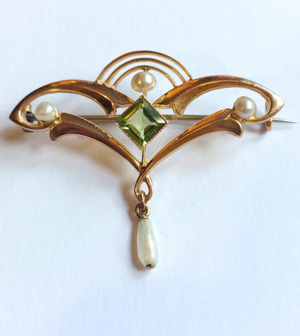 Lovely Art Nouveau 9ct Pearl & Peridot Brooch Pin C.1910.