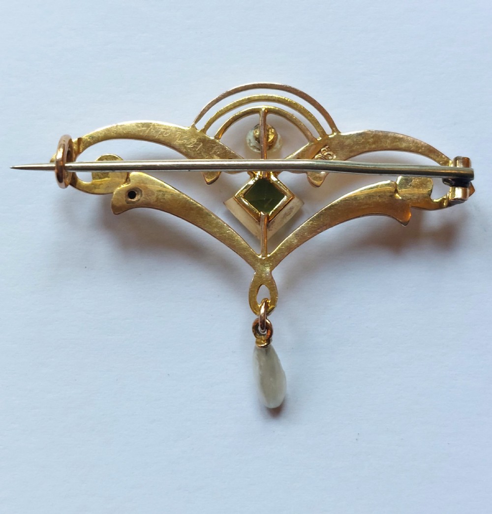 Lovely Art Nouveau 9ct Pearl & Peridot Brooch Pin C.1910. View II