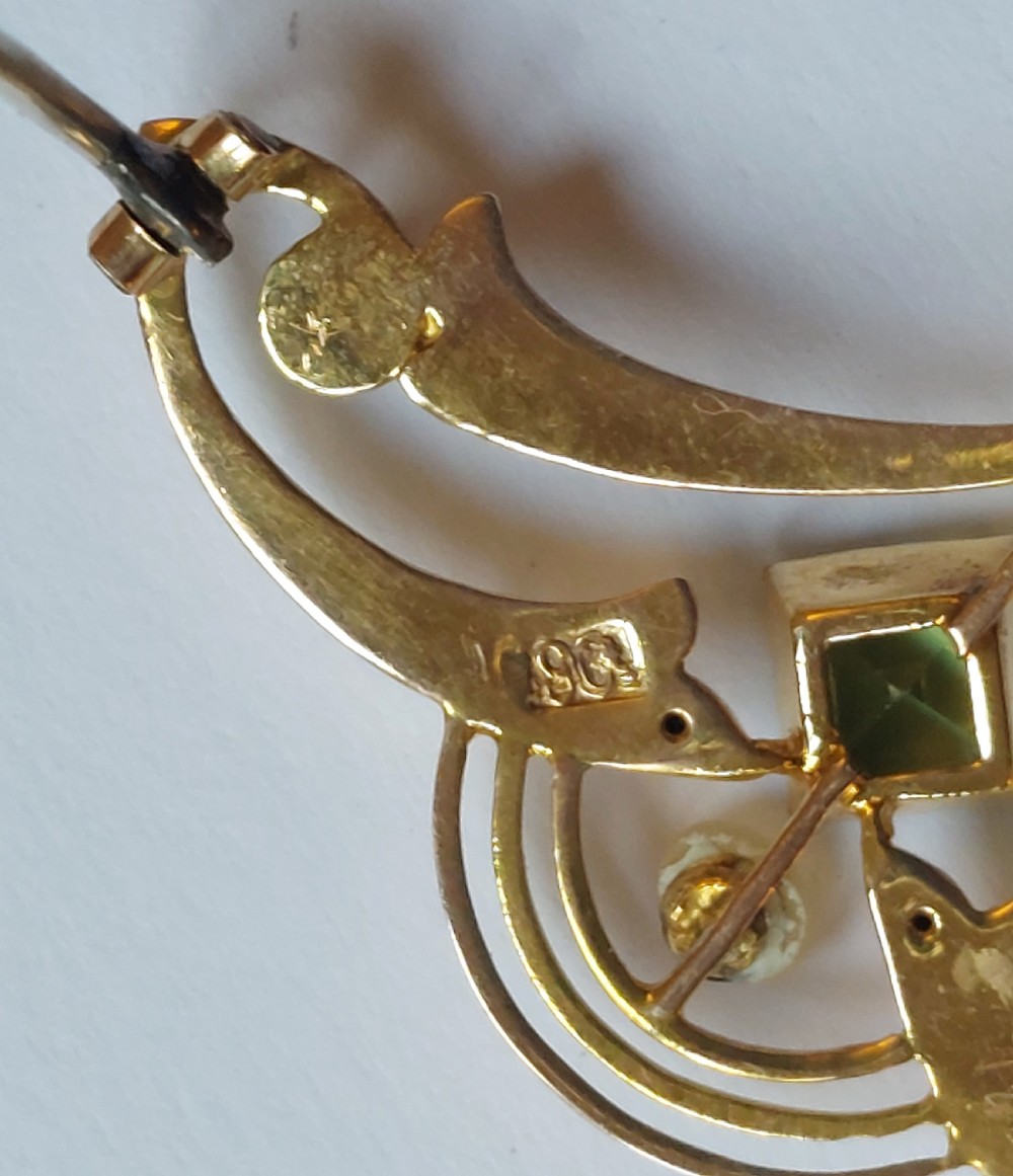 Lovely Art Nouveau 9ct Pearl & Peridot Brooch Pin C.1910. View IV