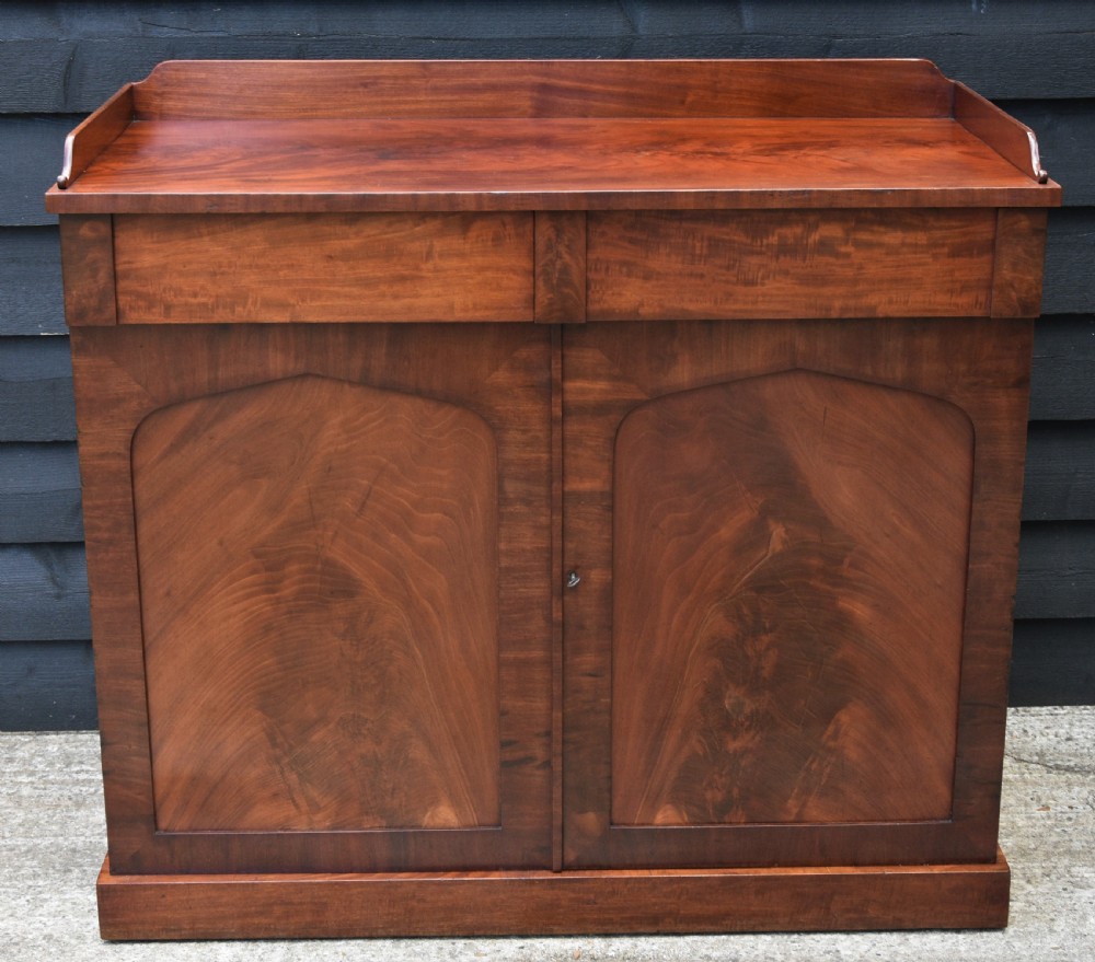 Beautiful Georgian Mahogany Side Cabinet Chiffonier C.1830. View III