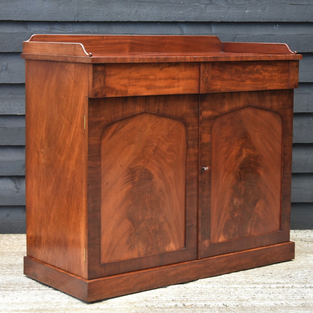 Beautiful Georgian Mahogany Side Cabinet Chiffonier C.1830. View VI