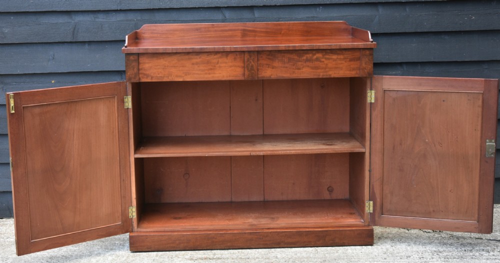 Beautiful Georgian Mahogany Side Cabinet Chiffonier C.1830. View VII