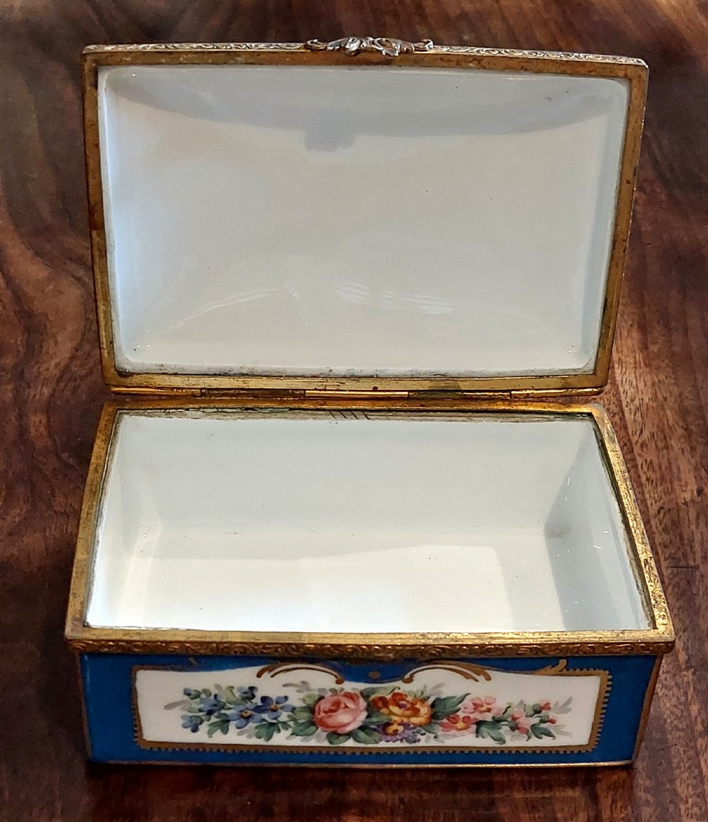 Beautiful Porcelain Jewellery Box C.1890-1900, Hand Painted. View V