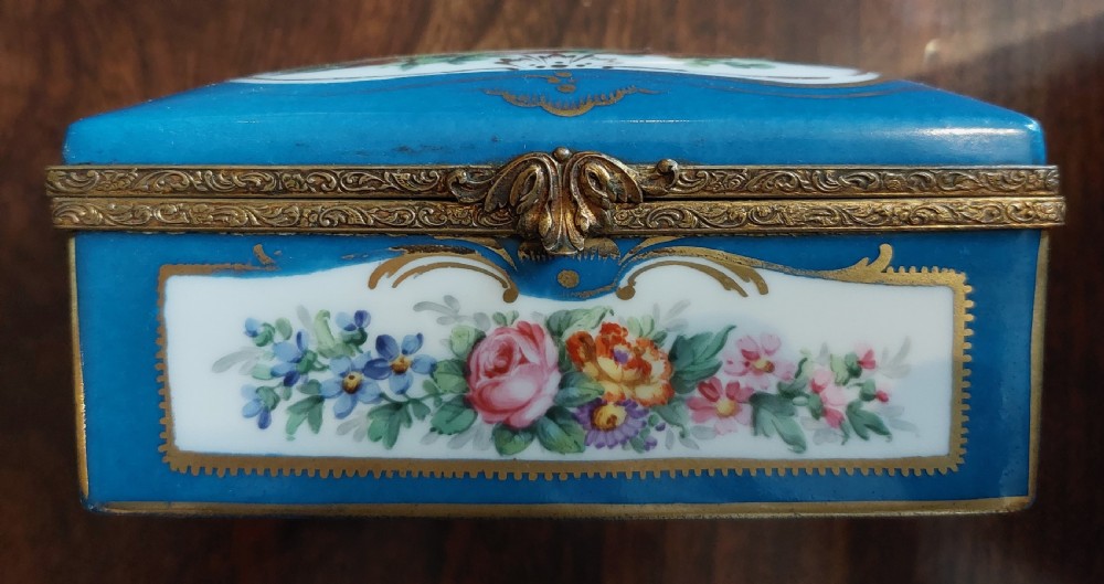 Beautiful Porcelain Jewellery Box C.1890-1900, Hand Painted. View VI