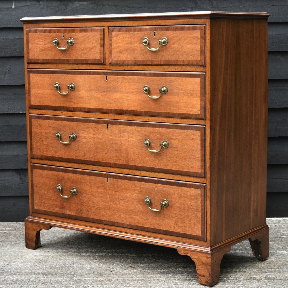 Handsome Georgian Oak Chest Of Drawers C.1780, Light Oak With Mahogany Cross-banding.