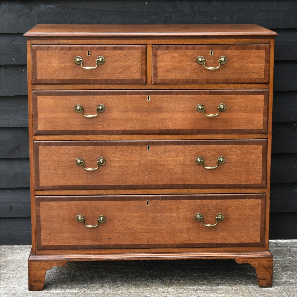 Handsome Georgian Oak Chest Of Drawers C.1780, Light Oak With Mahogany Cross-banding. View II