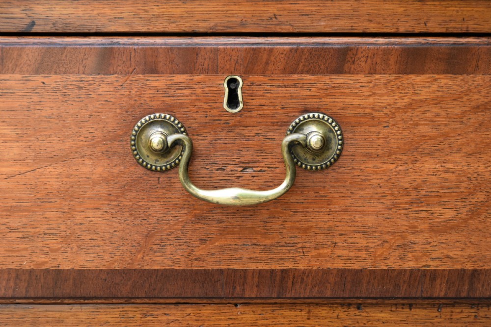 Handsome Georgian Oak Chest Of Drawers C.1780, Light Oak With Mahogany Cross-banding. View III