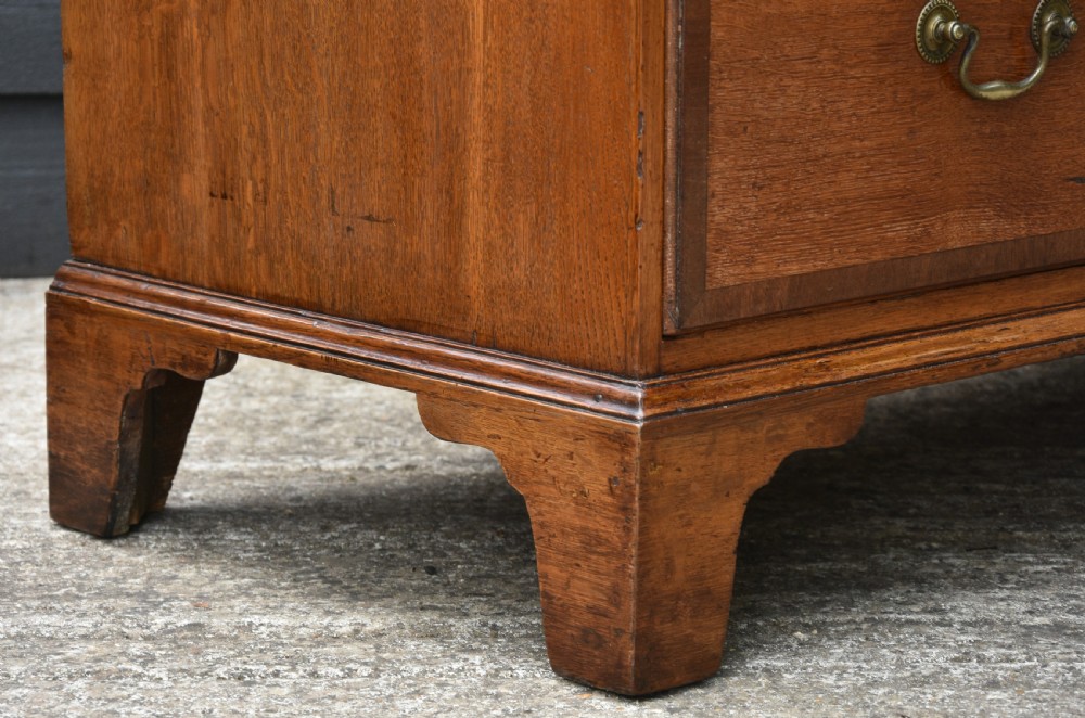 Handsome Georgian Oak Chest Of Drawers C.1780, Light Oak With Mahogany Cross-banding. View VII