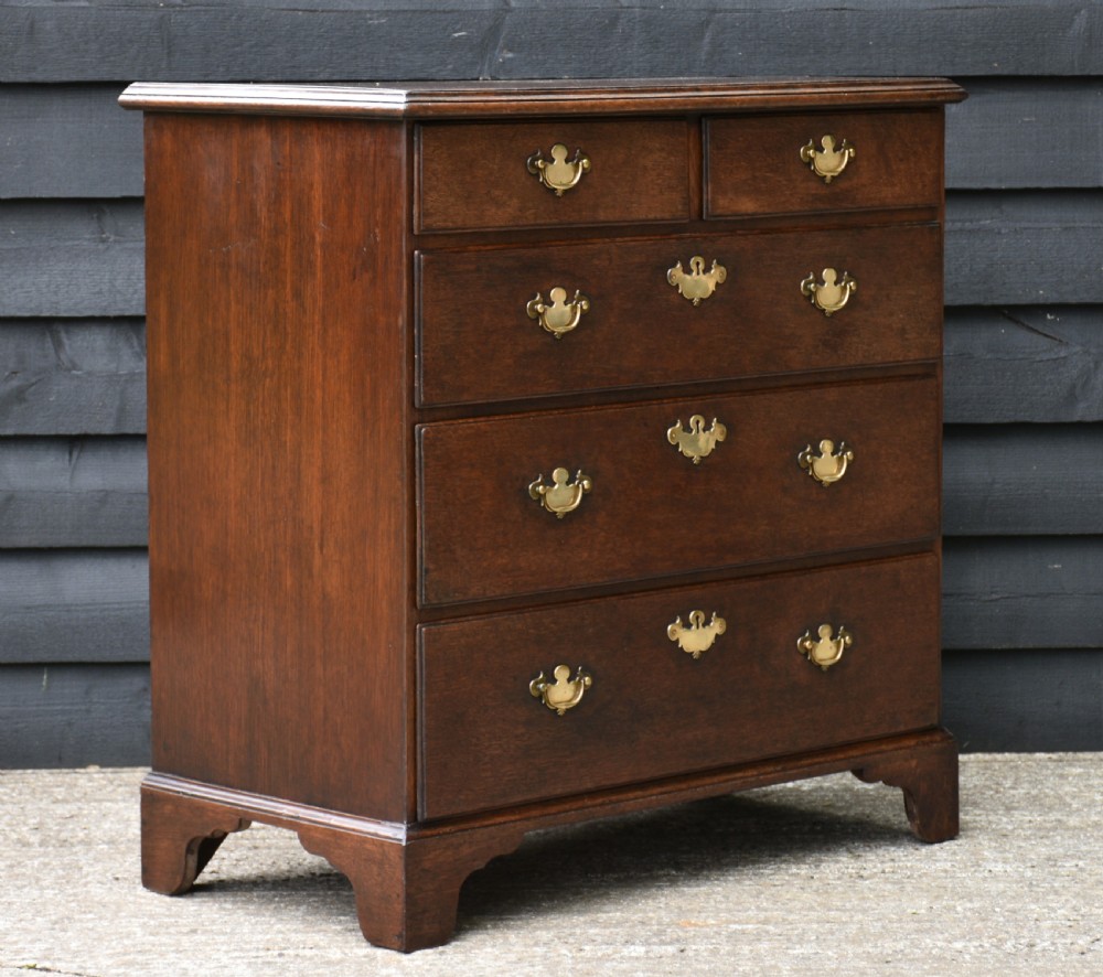 Handsome Georgian Oak Chest of Drawers c.1750 