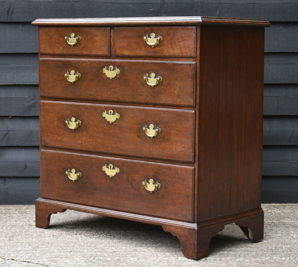 Handsome Georgian Oak Chest of Drawers c.1750  View II