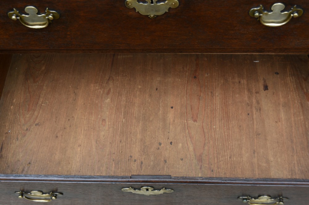 Handsome Georgian Oak Chest of Drawers c.1750  View VIII