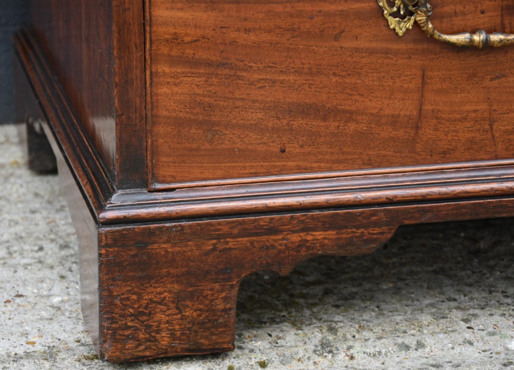 Superb Georgian Mahogany Chest Of Drawers C.1760 View III