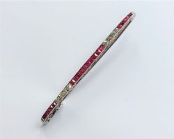 STYLISH ART DECO BAR BROOCH PIN WITH RUBIES DIAMONDS