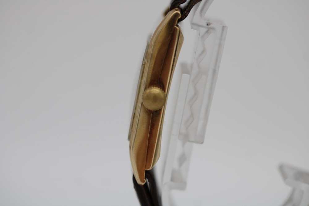 Zenith Vintage Tank Style – 9ct Gold Dennison Case – 33mm – c.1944 Wrist watch View VI