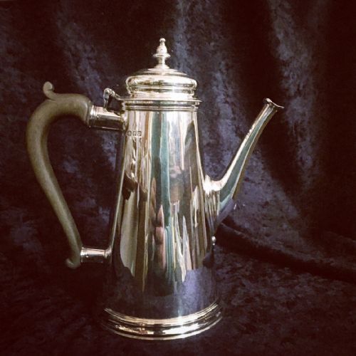 georgian style silver coffee pot - CATEGORY: ANTIQUE SILVER - DATED 1930