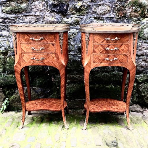 a pair of french kingwood bedside table or lamp tables - CATEGORY: ANTIQUE CABINETS - DATED 1900