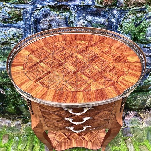A PAIR OF FRENCH KINGWOOD BEDSIDE TABLE OR LAMP TABLES - ADDITIONAL PHOTO 3