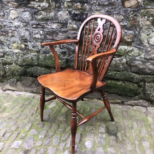 AN EARLY 19TH CENTURY YEW AND ELM DRAUGHT BACK WINDSOR CHAIR - ADDITIONAL PHOTO 3