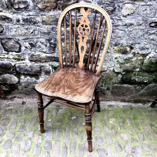 A SET OF SEVEN ASH AND ELM WINDSOR CHAIRS - ADDITIONAL PHOTO 4